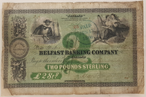 Alte Banknote der Belfast Banking Company mit einem Mann und einer Frau, mit Text und Zahlen, die ihren Nennwert angeben.