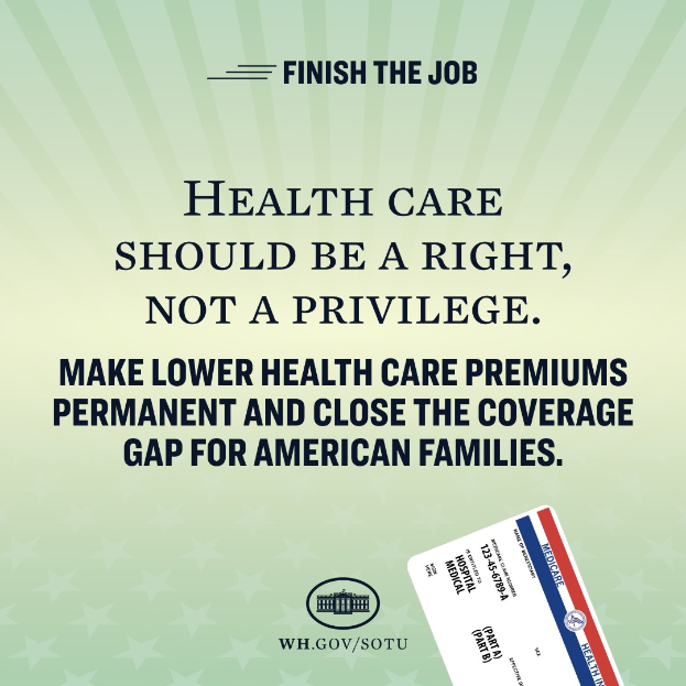 Ein Plakat mit der Aufschrift "Beende den Job: Gesundheit sollte ein Recht sein, nicht ein Privileg" und eine Karte, auf der steht: "Mache niedrigere Gesundheitskosten dauerhaft und schließe die Lücke in der Gesundheitsversorgung."