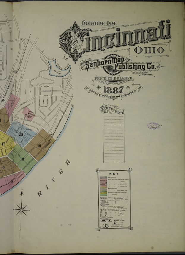 Offenes Buch mit detaillierter Karte von Cincinnati, Ohio, mit sichtbaren Straßen, Parks und Sehenswürdigkeiten sowie begleitendem Text mit zusätzlichen Informationen zur Stadt.