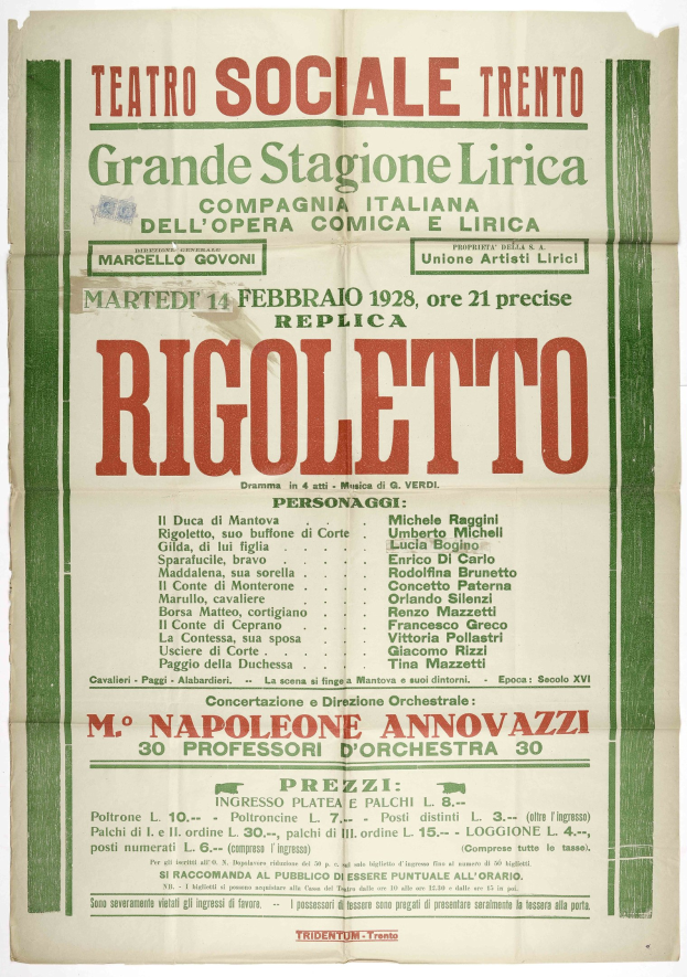 Schwarze und weiße Zeitungsanzeige für das Teatro Sociale Trento in Rom, Italien, mit Text über ein Ereignis.