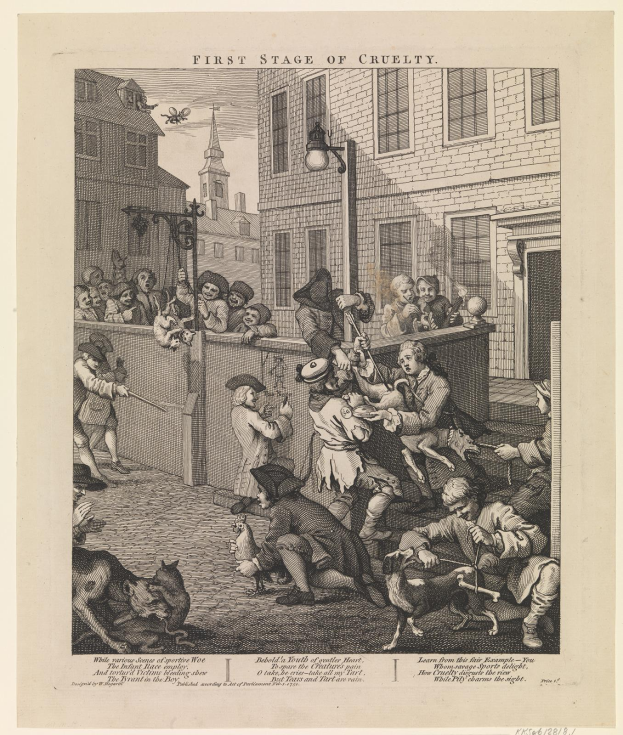 Eine Gruppe von Menschen und Tieren versammelt sich um ein Gebäude mit Fenstern, einem Lichtmast und einem Himmel im Hintergrund; Text unten lautet "Erste Stufe der Grausamkeit".