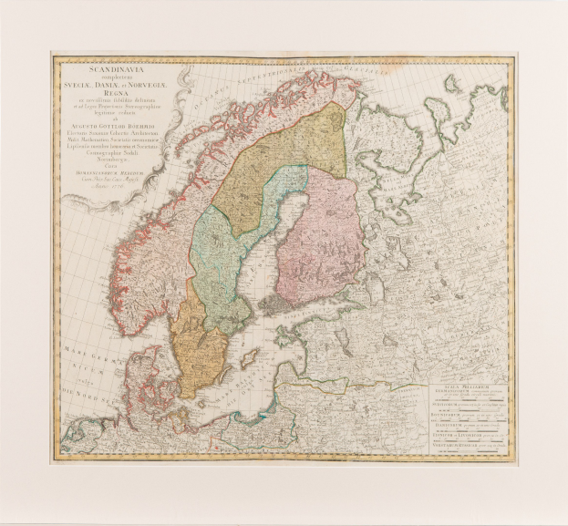 Ein gerahmtes Kartenbild von Skandinavien, das Schweden, Dänemark und Norwegen mit sichtbaren provinziellen Grenzen hervorhebt.