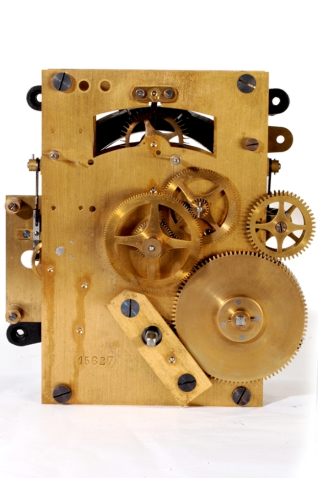 Eine Maschine mit verschiedenen Bauteilen und Teilen, wahrscheinlich mechanisch oder industriell.