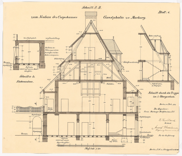 Schwarz-weißes Architekturzeichnung eines Hauses mit zahlreichen Fenstern und einem Dach mit First, beschriftet als erstes Haus in Deutschland, begleitet von detaillierten Plänen und Text auf altem Papier.