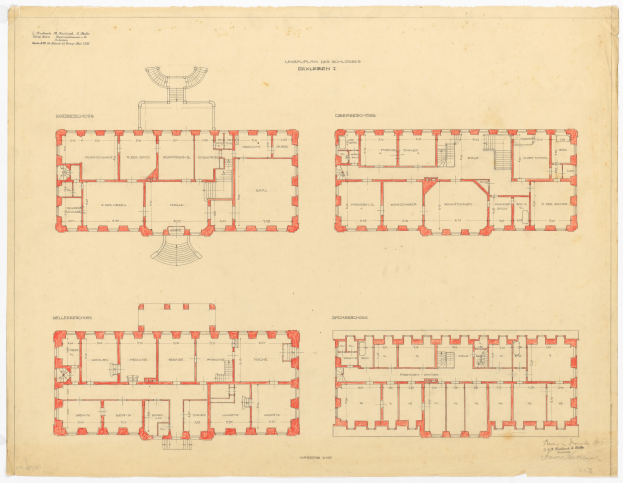 Ein detailliertes Grundriss-Zeichnung von Schloss Schloss in Berlin, Deutschland, das verschiedene Räume, Flure und beschreibenden Text über die Anordnung zeigt.