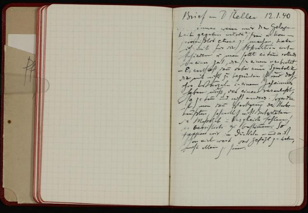 Ein offenes Tagebuch mit handgeschriebenem Text, das einem deutschen Soldaten gehört, der im Zweiten Weltkrieg gefallen ist.