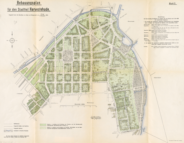 Ein altes Stadtplan von Berlin, Deutschland, das die Stadtteil mit Straßen, Gebäuden, Sehenswürdigkeiten und Texten mit zusätzlichen Informationen zeigt.