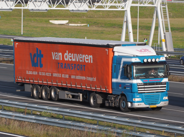 Betrunkener Lkw-Fahrer zerstört Eisenbahnunterführung