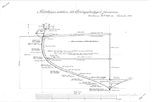 Schwarzes und weißes Architekturzeichnung auf weißem Papier mit Text, wahrscheinlich ein Bauplan.