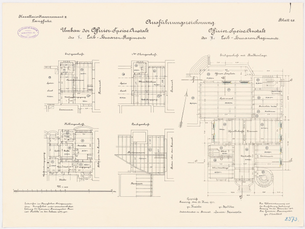 Ein detaillierter Grundrissplan des ehemaligen Bundeskanzleramts, der architektonische Layouts und Anmerkungen zeigt.